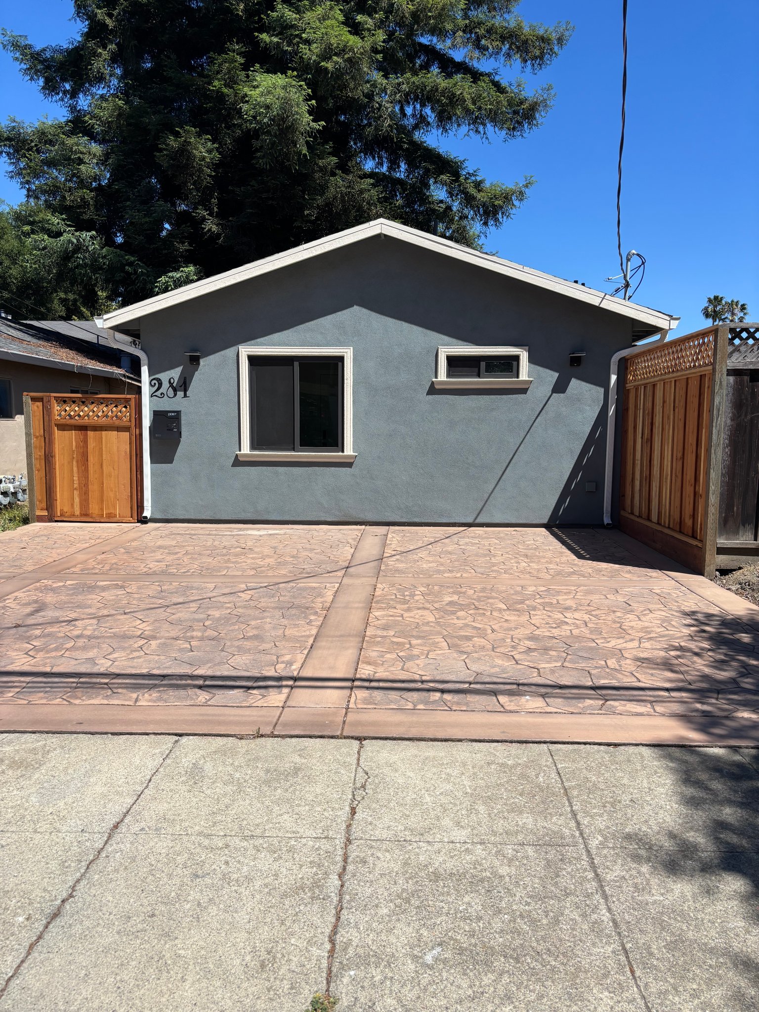 Mountain view House: 281 Oak Street