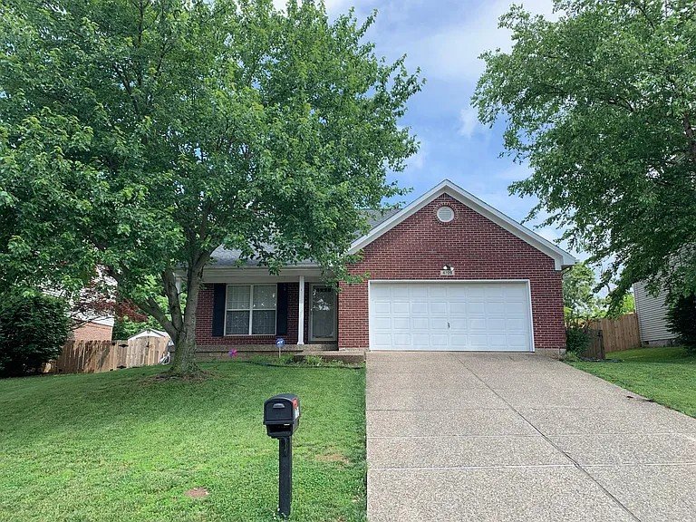 Louisville House: 4709 Oak Pointe Dr