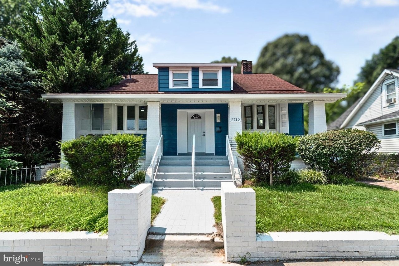 Washington House: 2712 S Dakota Ave NE
