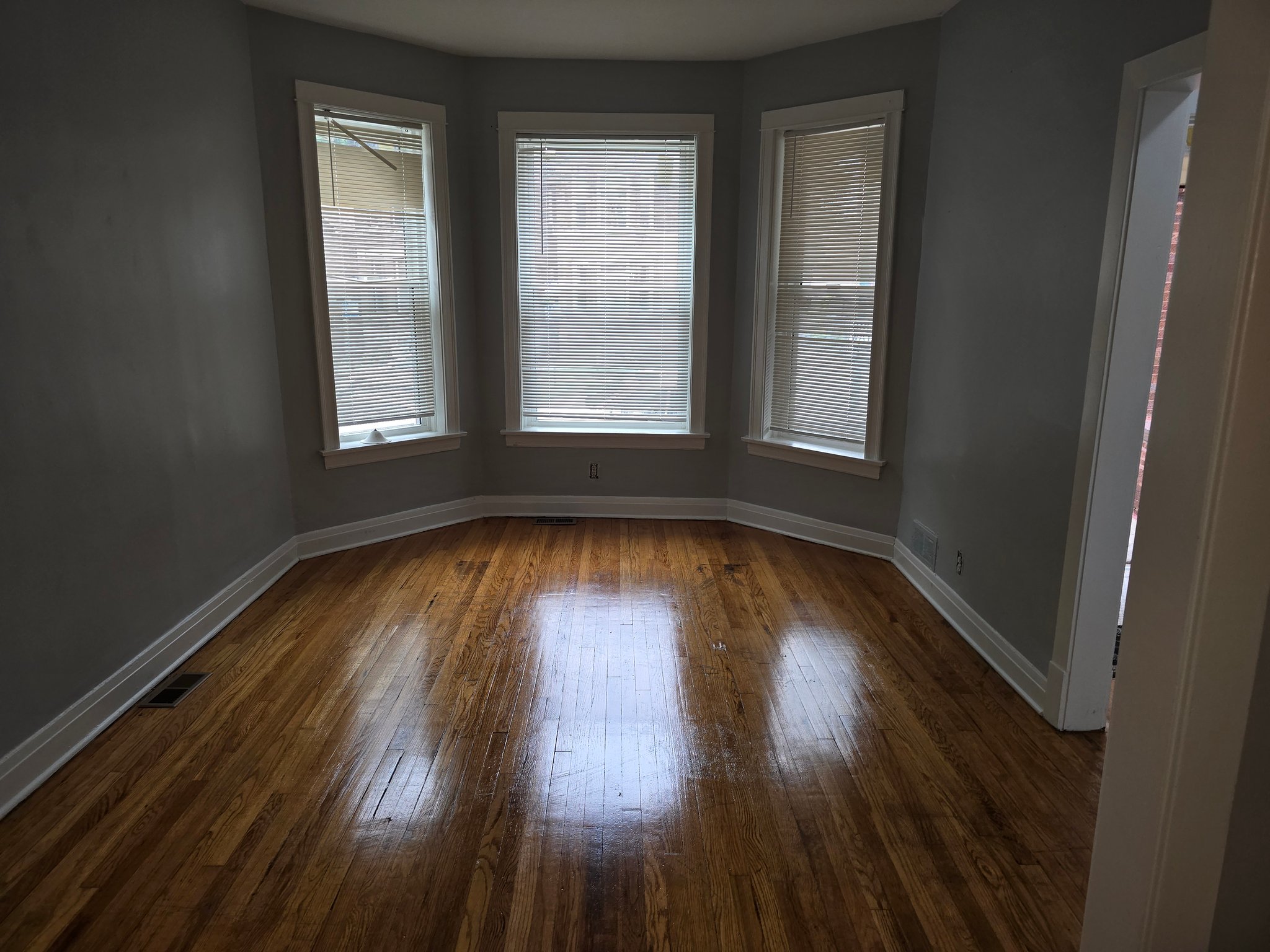 Chicago Apartment: 5519 S Throop St