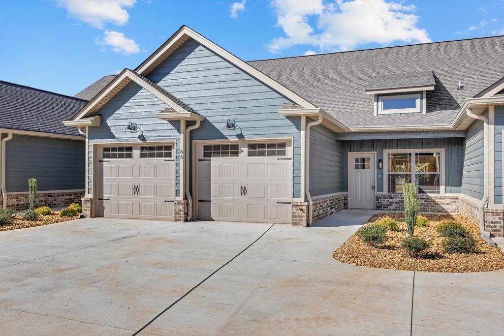 Chatsworth Townhome: 65 Maddox Lane
