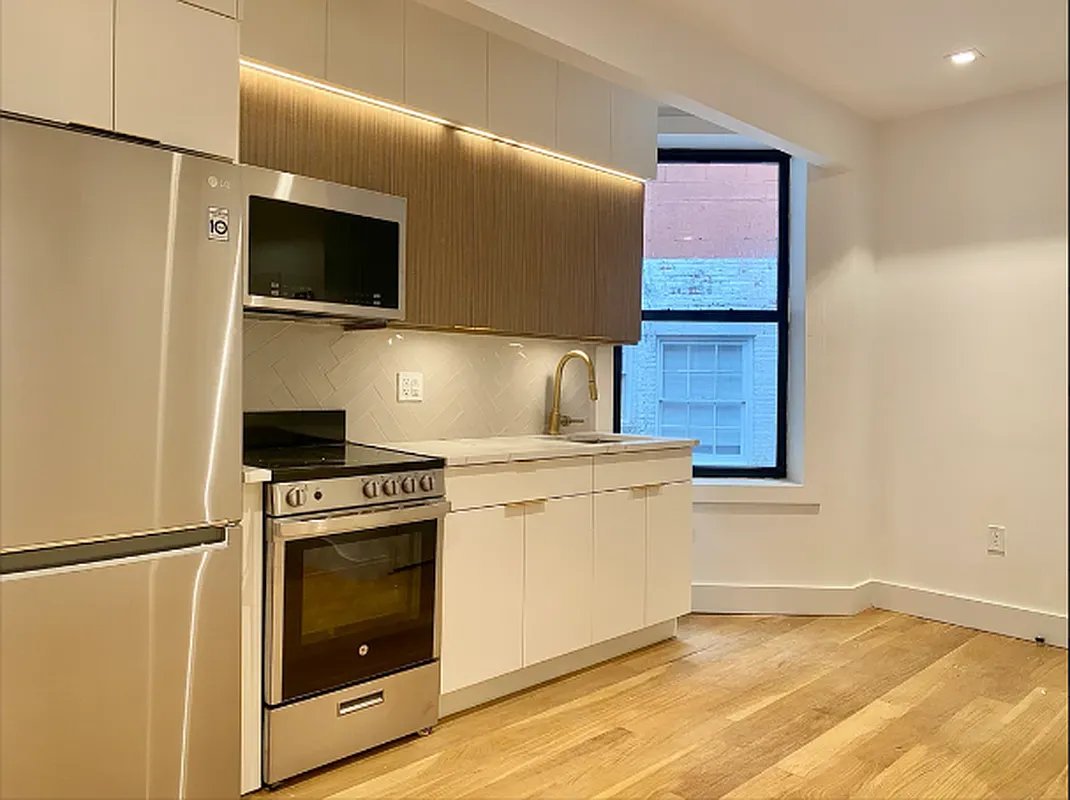 New York Apartment: 223 E 96th St