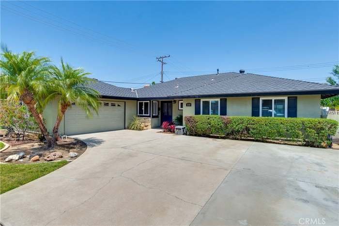 Fullerton House: 1049 El Mirador Dr