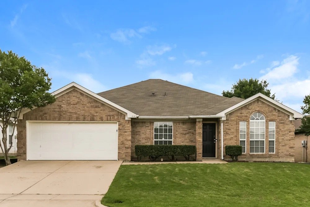 Arlington House: 2600 Treeview Dr