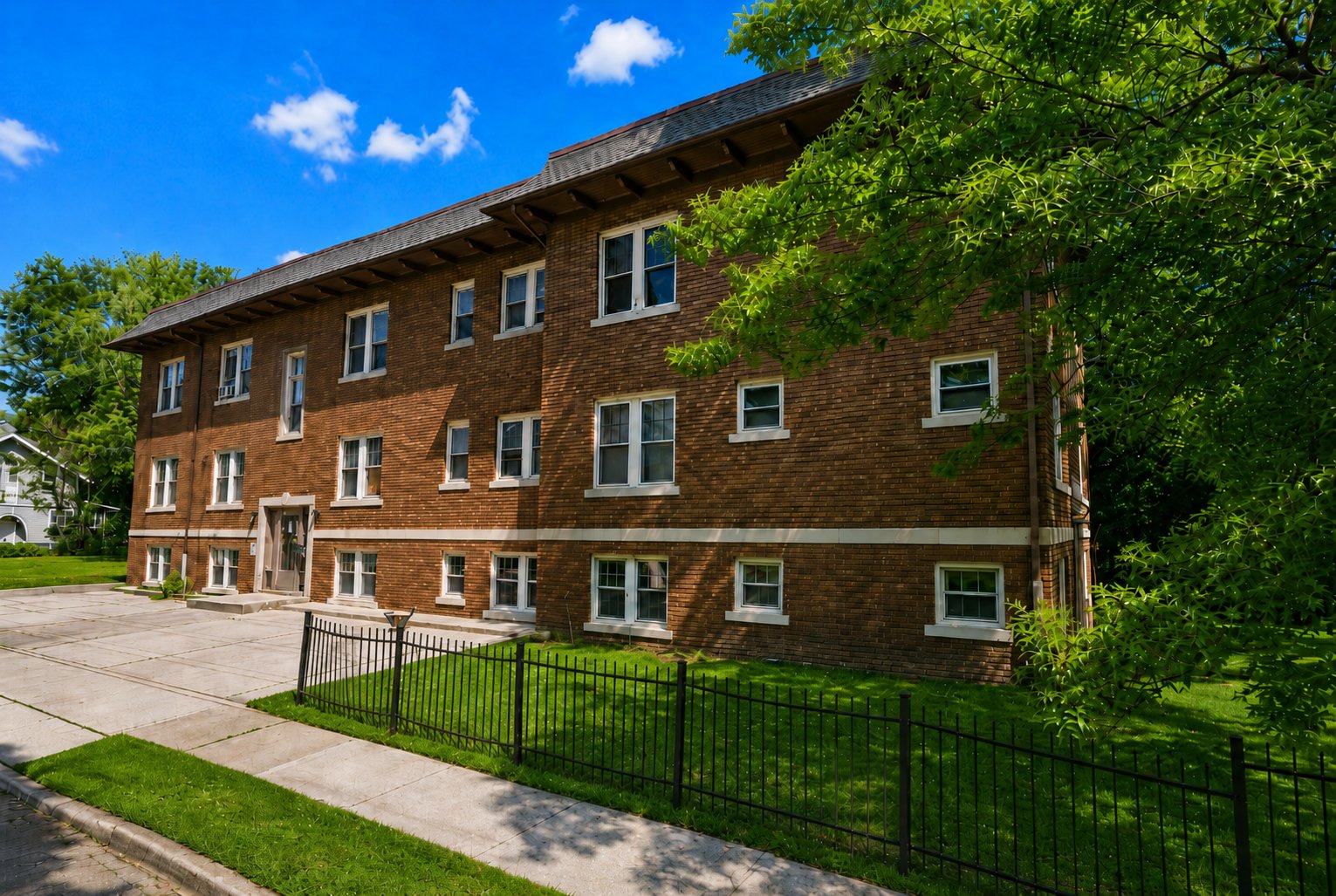 Akron Apartment: 111 Hollinger Ave