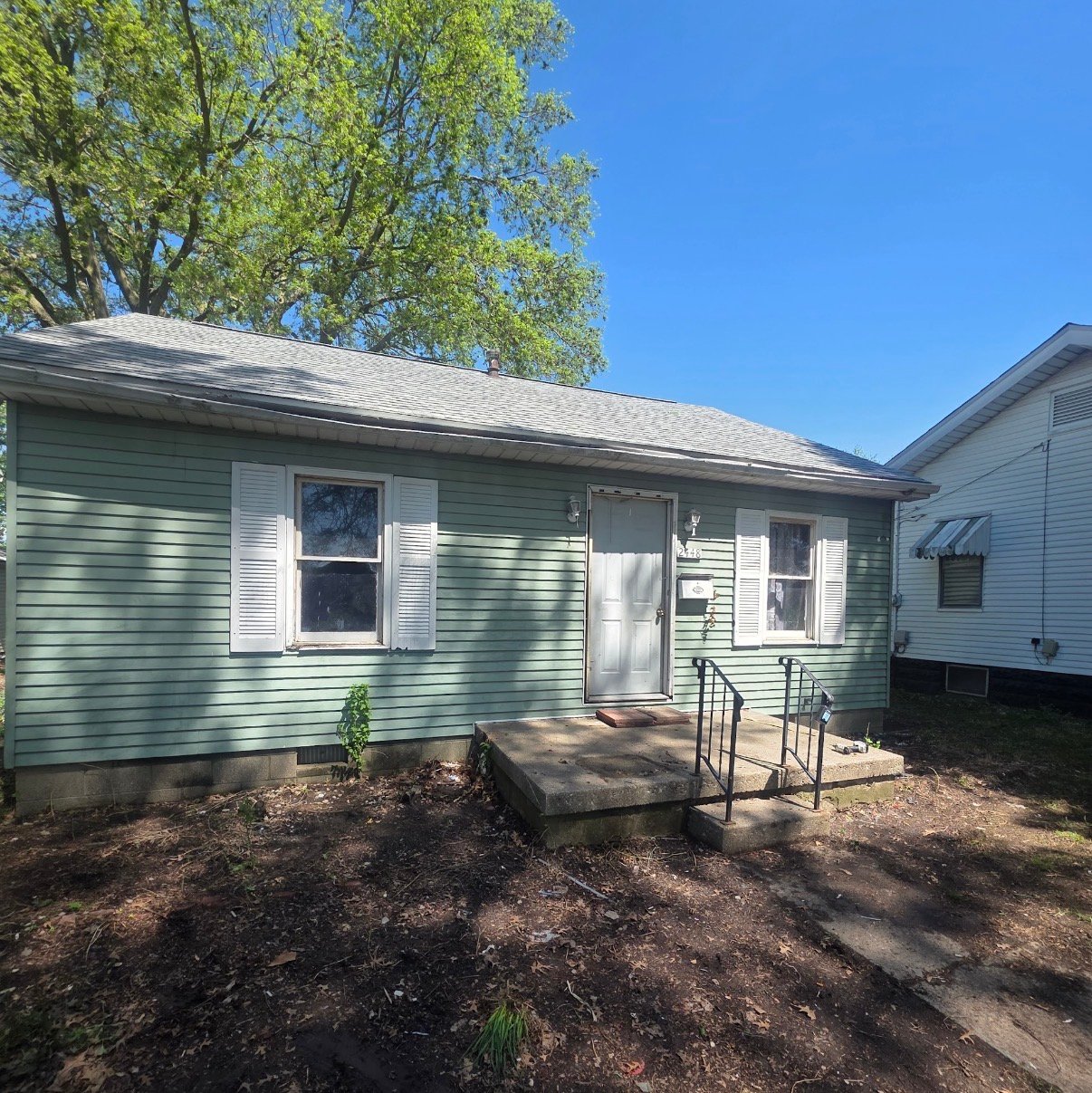 Decatur House: 2448 E Wood St