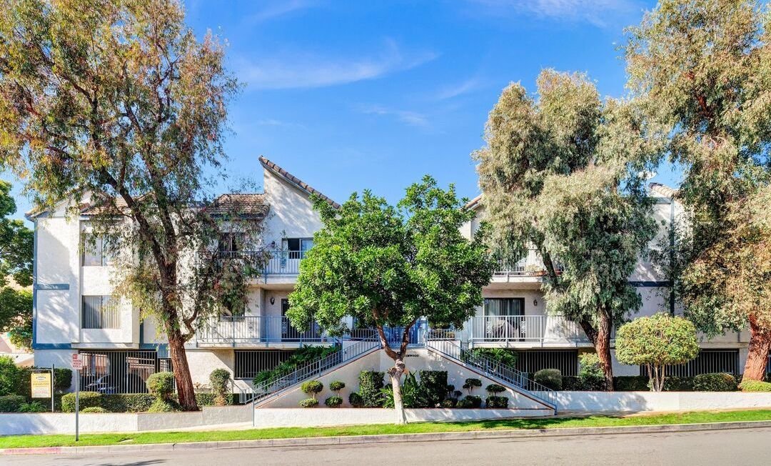 Burbank Apartment: 515 E Elmwood Ave
