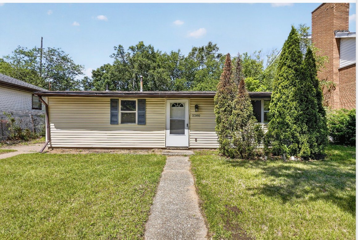 Gary House: 2280 Roosevelt Pl