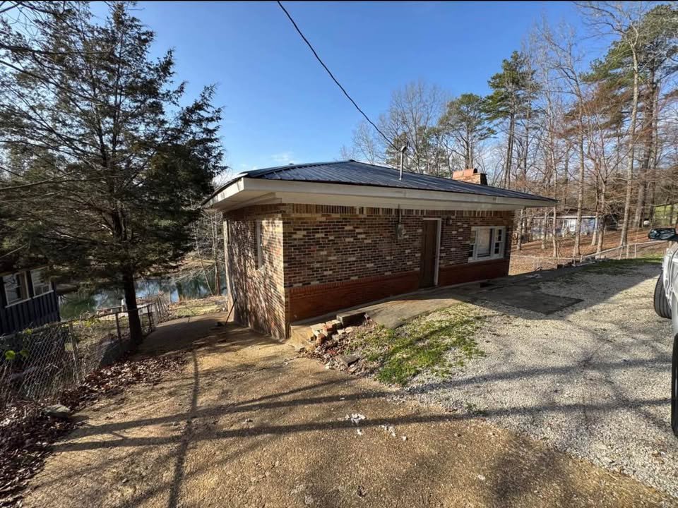 Potts Camp House: 393 Lakeshore
