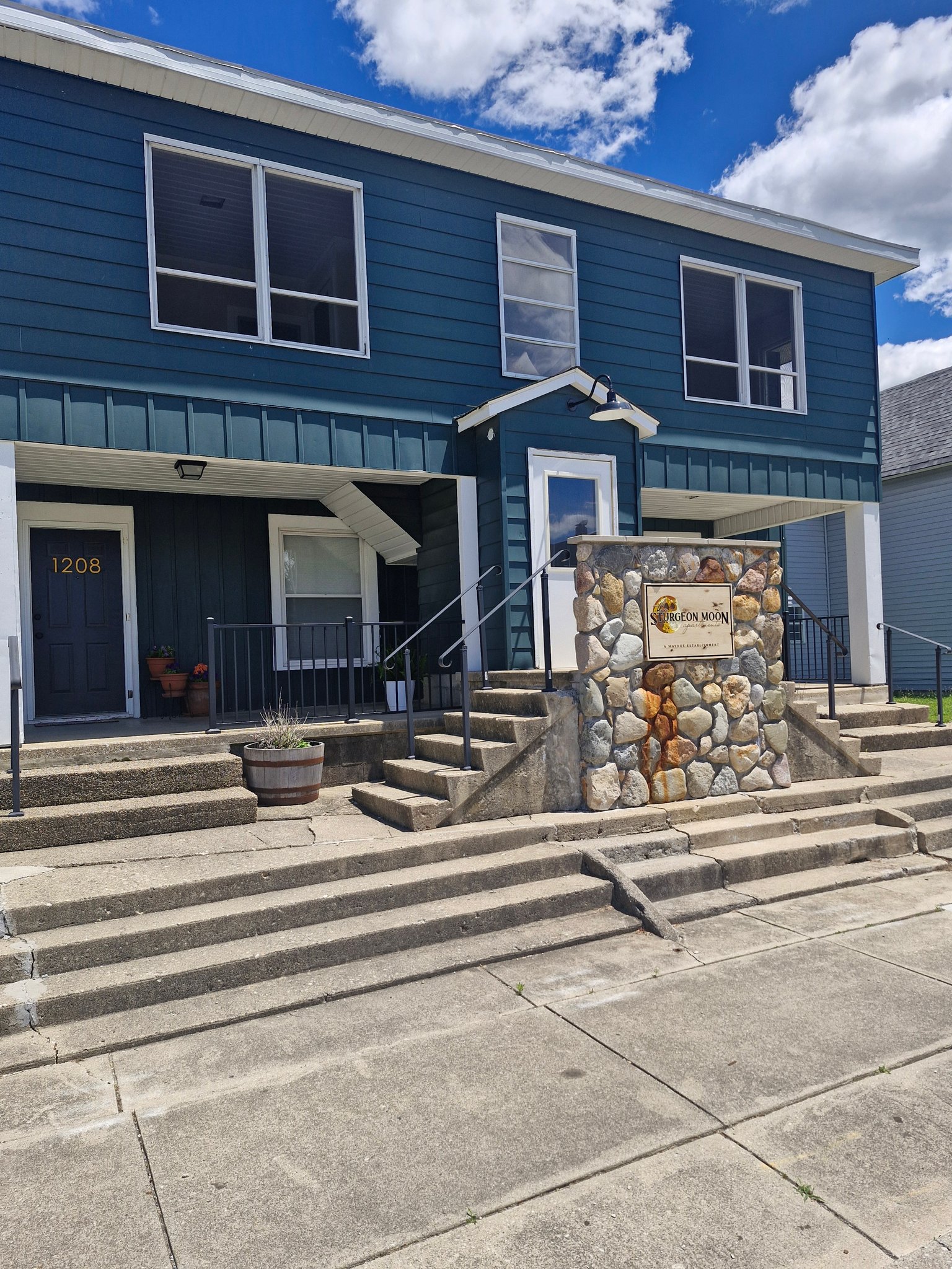 Kokomo Apartment: 1208.5 N Apperson Way
