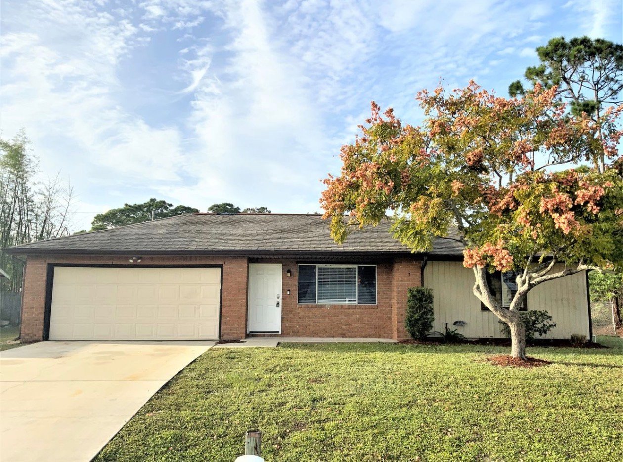 Palm Bay Townhome: 1025 Saint Johns St SE