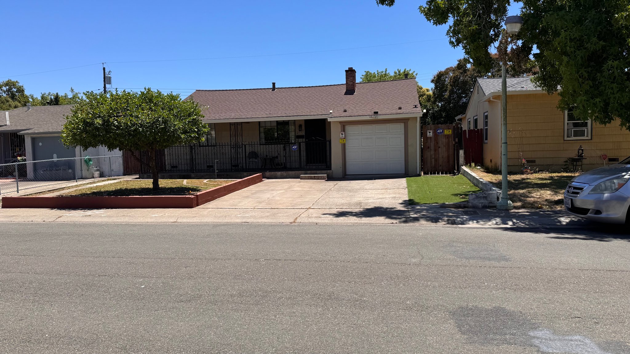 Sacramento House: 2708 16th Ave