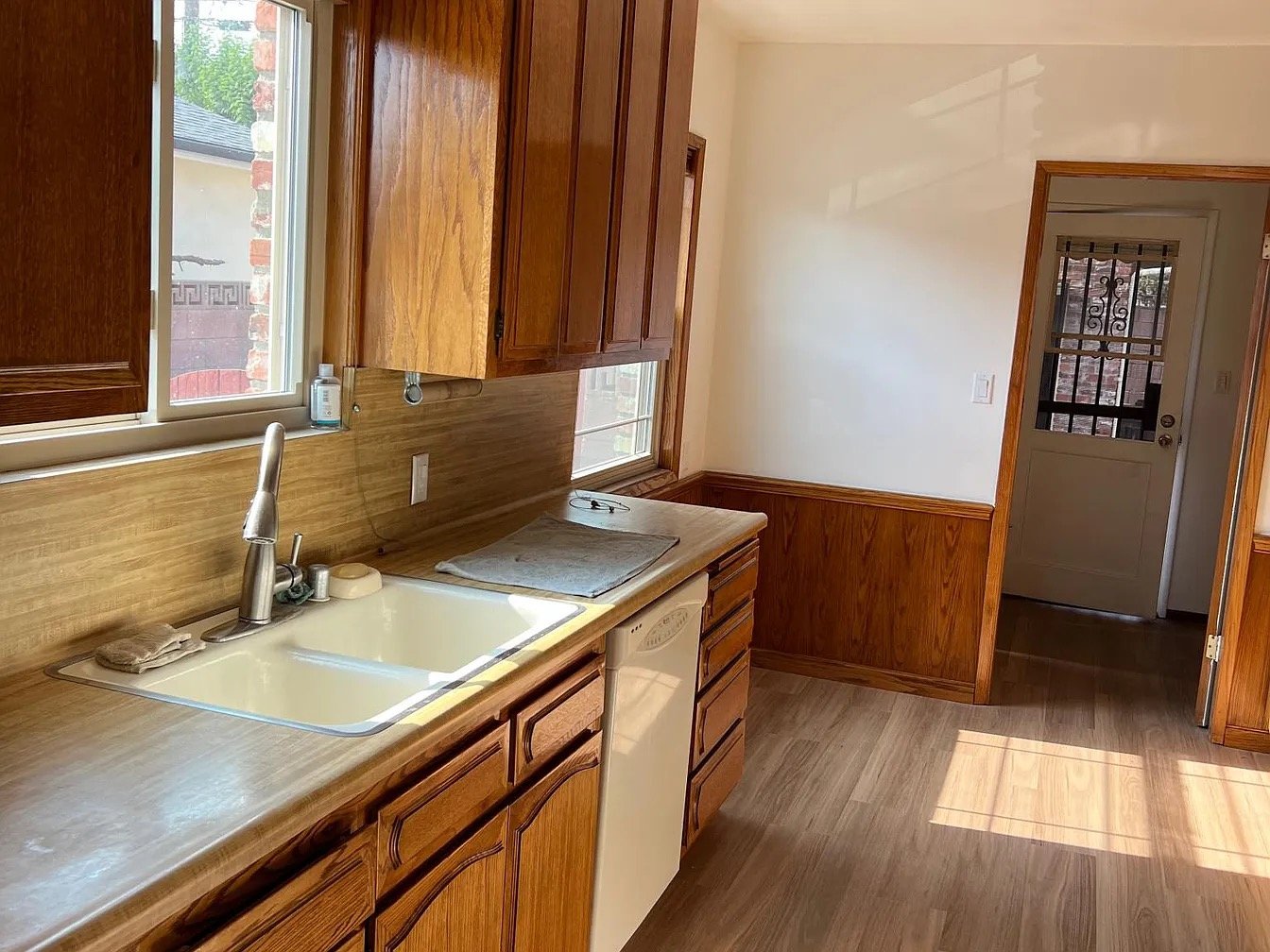 El monte House: 10563 Emery St,