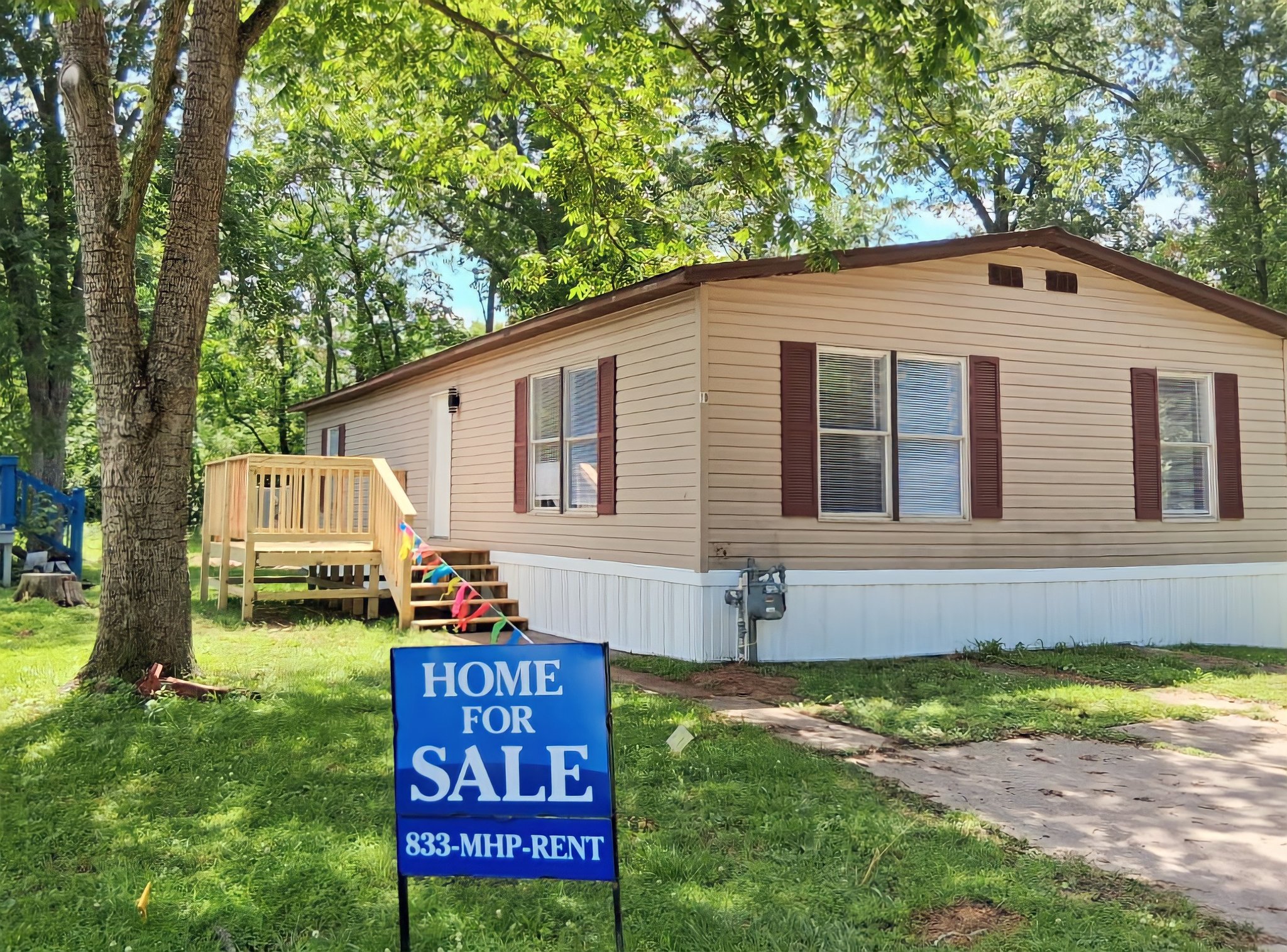 Centralia House: 54 Deerwood Park