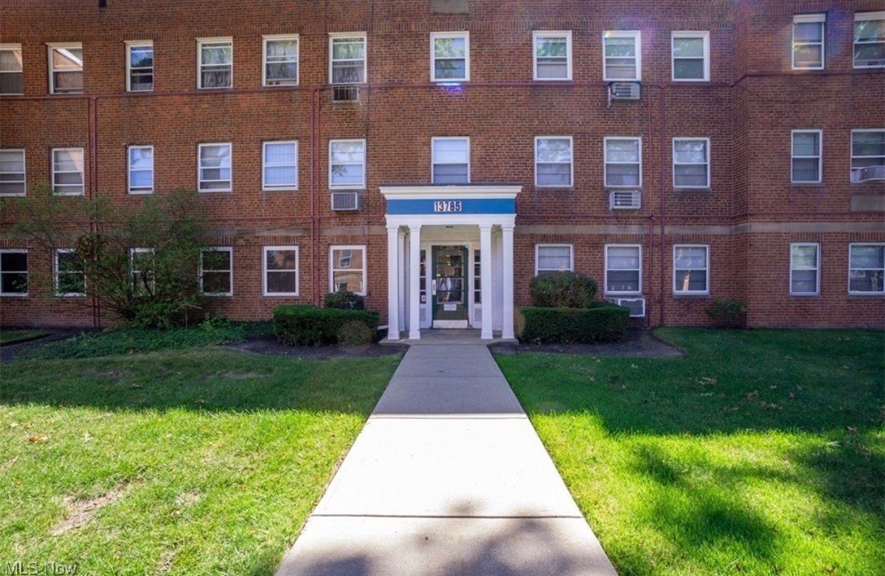 Cleveland Apartment: 13781 Cedar Rd