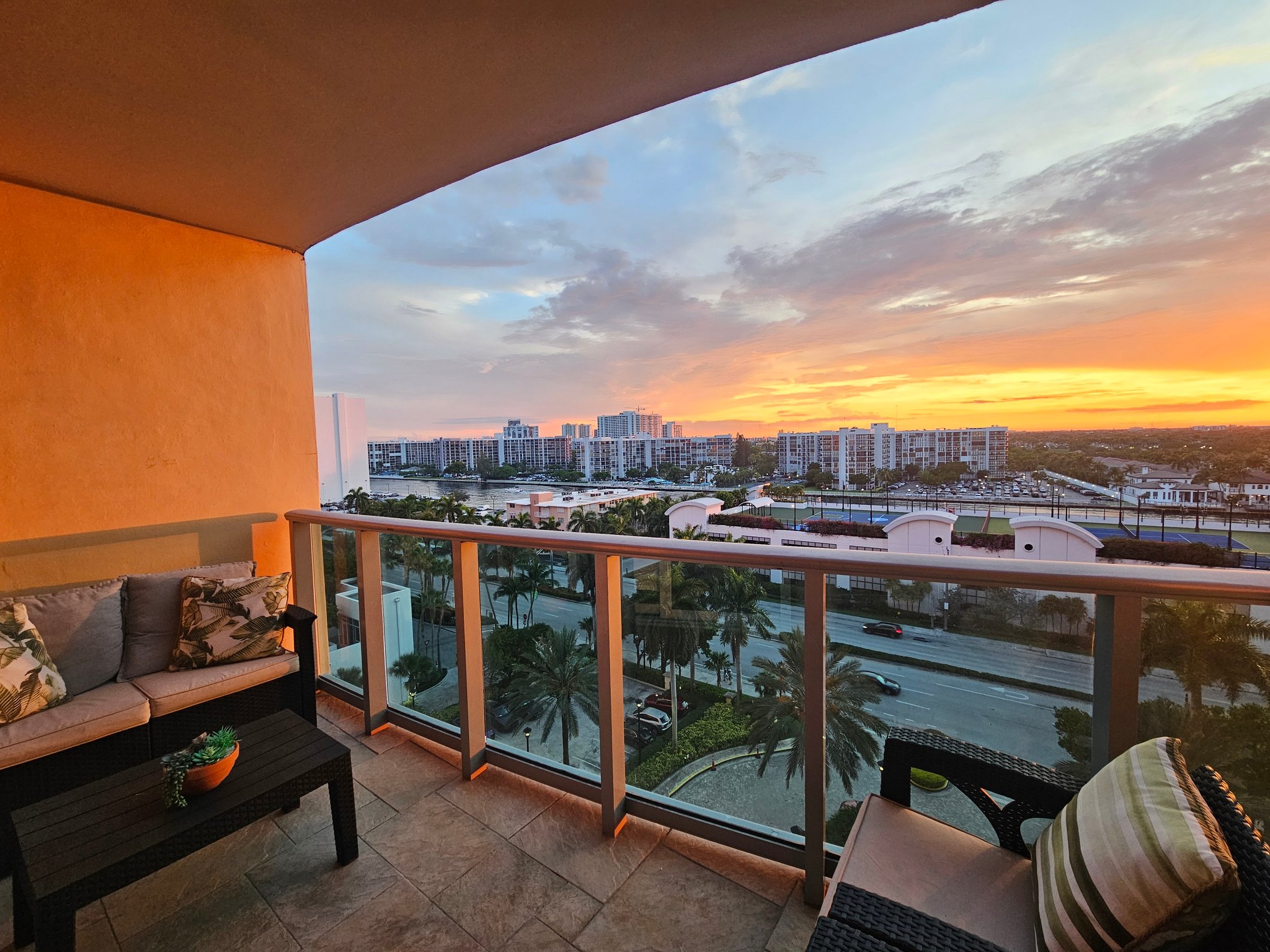 Hollywood Condo: 2501 S Ocean Dr