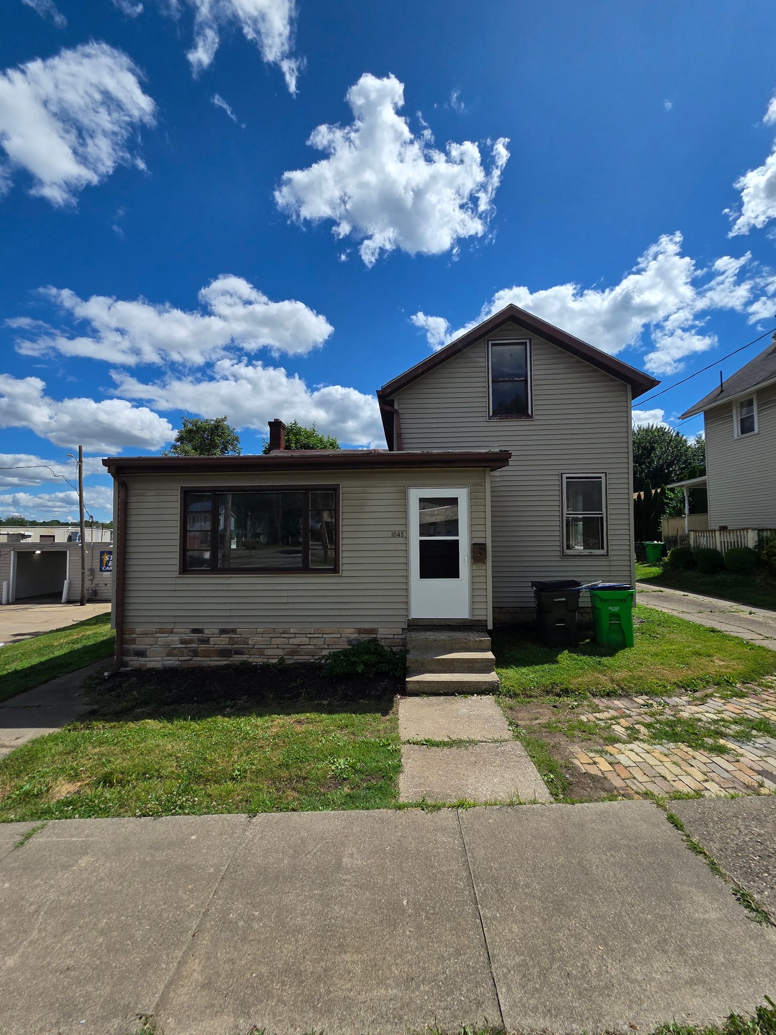 Wooster House: 1045 Pittsburgh Ave.