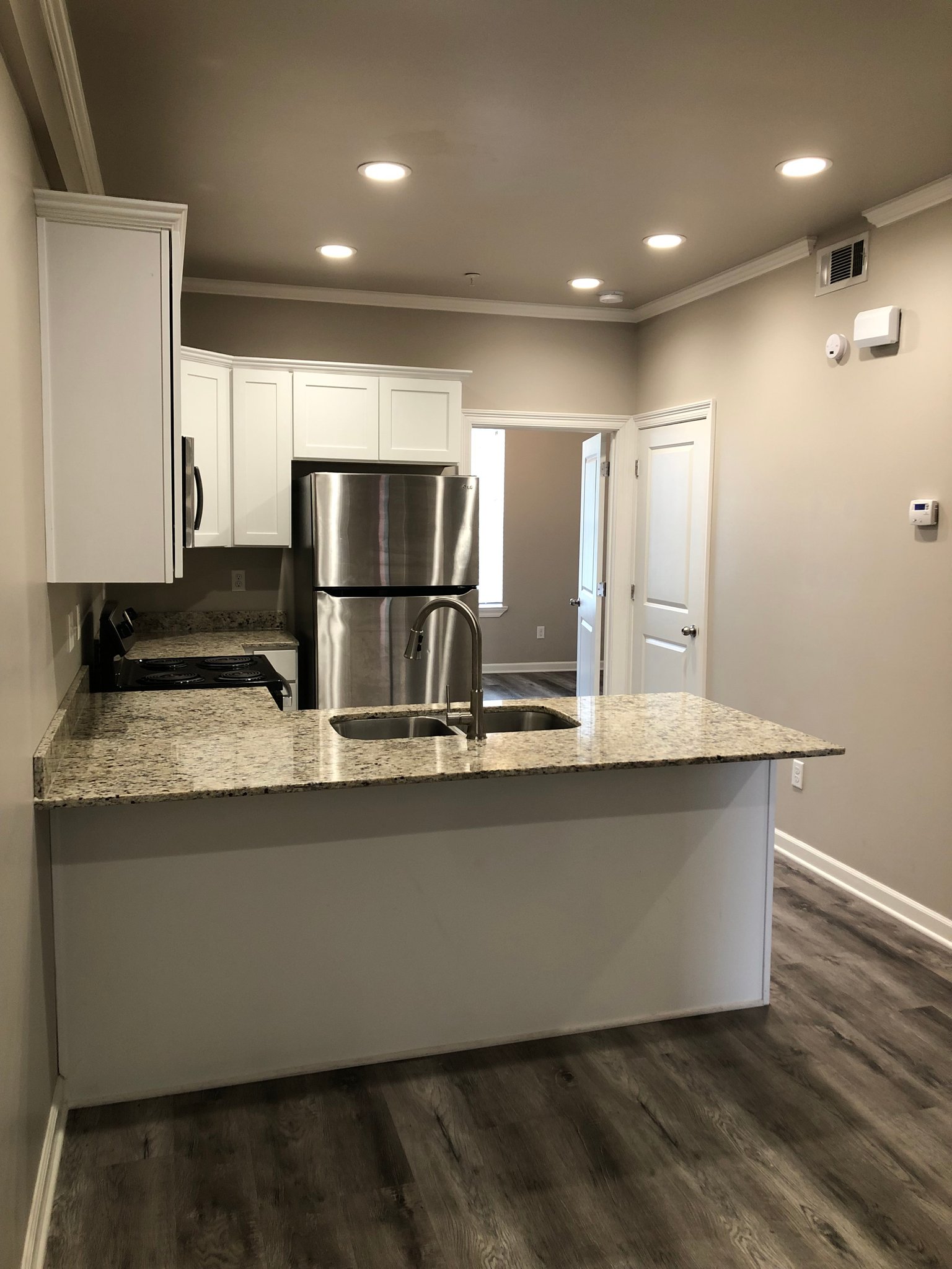 Lafayette Apartment: 305 West Second St