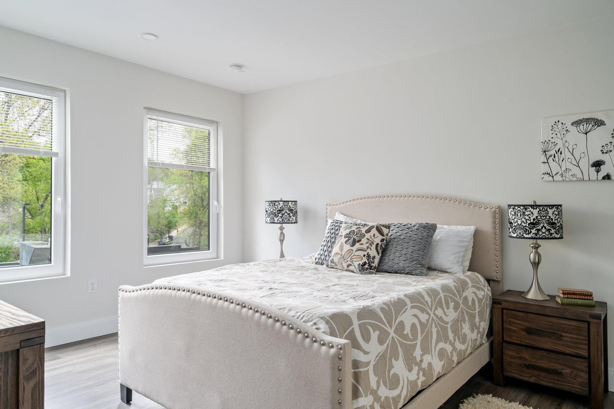 Roslindale Apartment: 317 Belgrade Ave