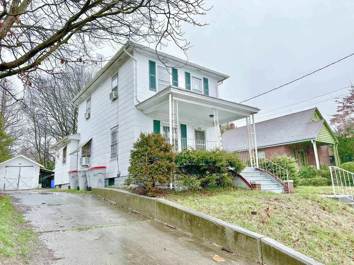Vineland House: 420 W Chestnut Ave