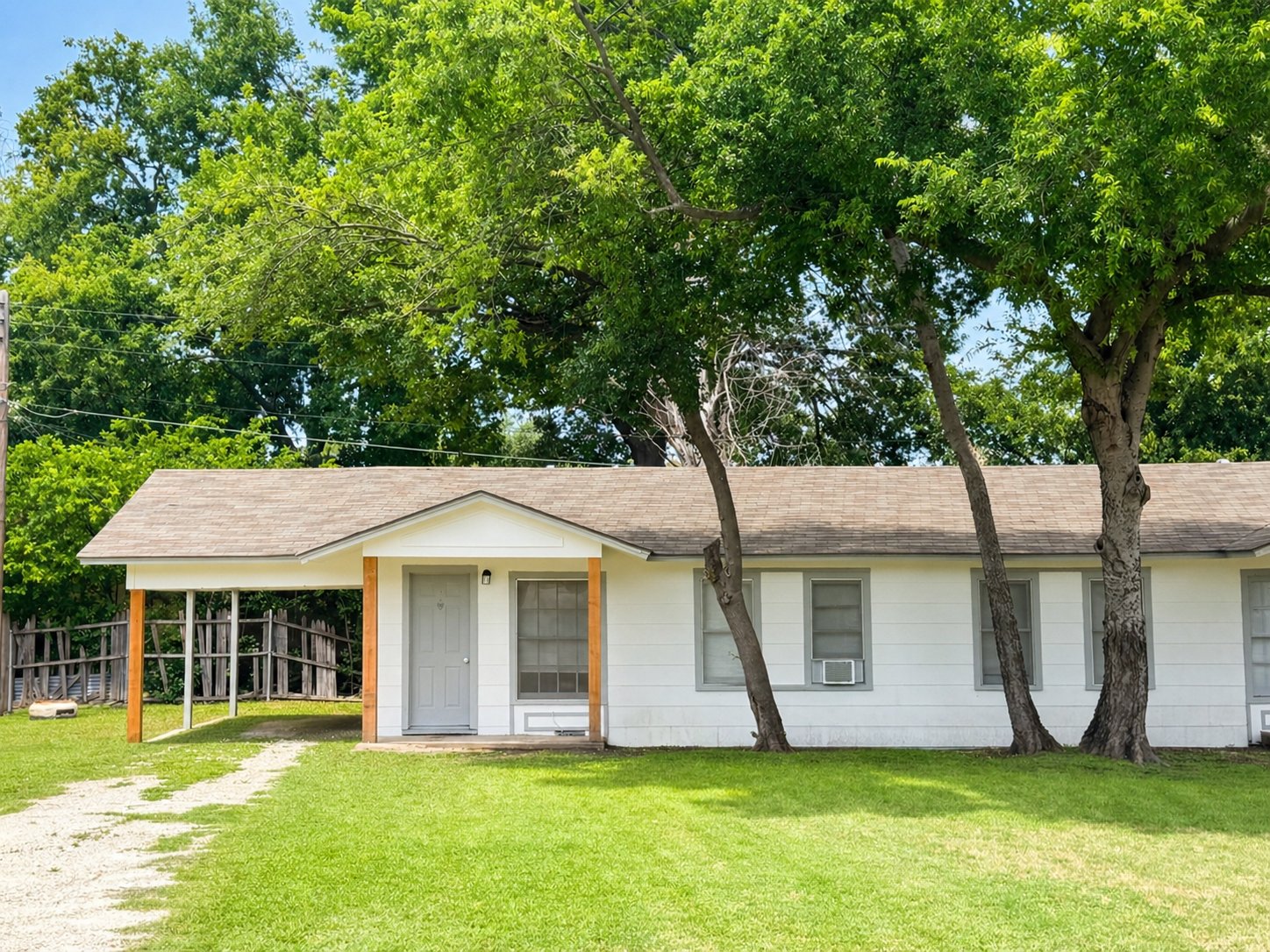 White Settlement Apartment: 300 Delmar Ct