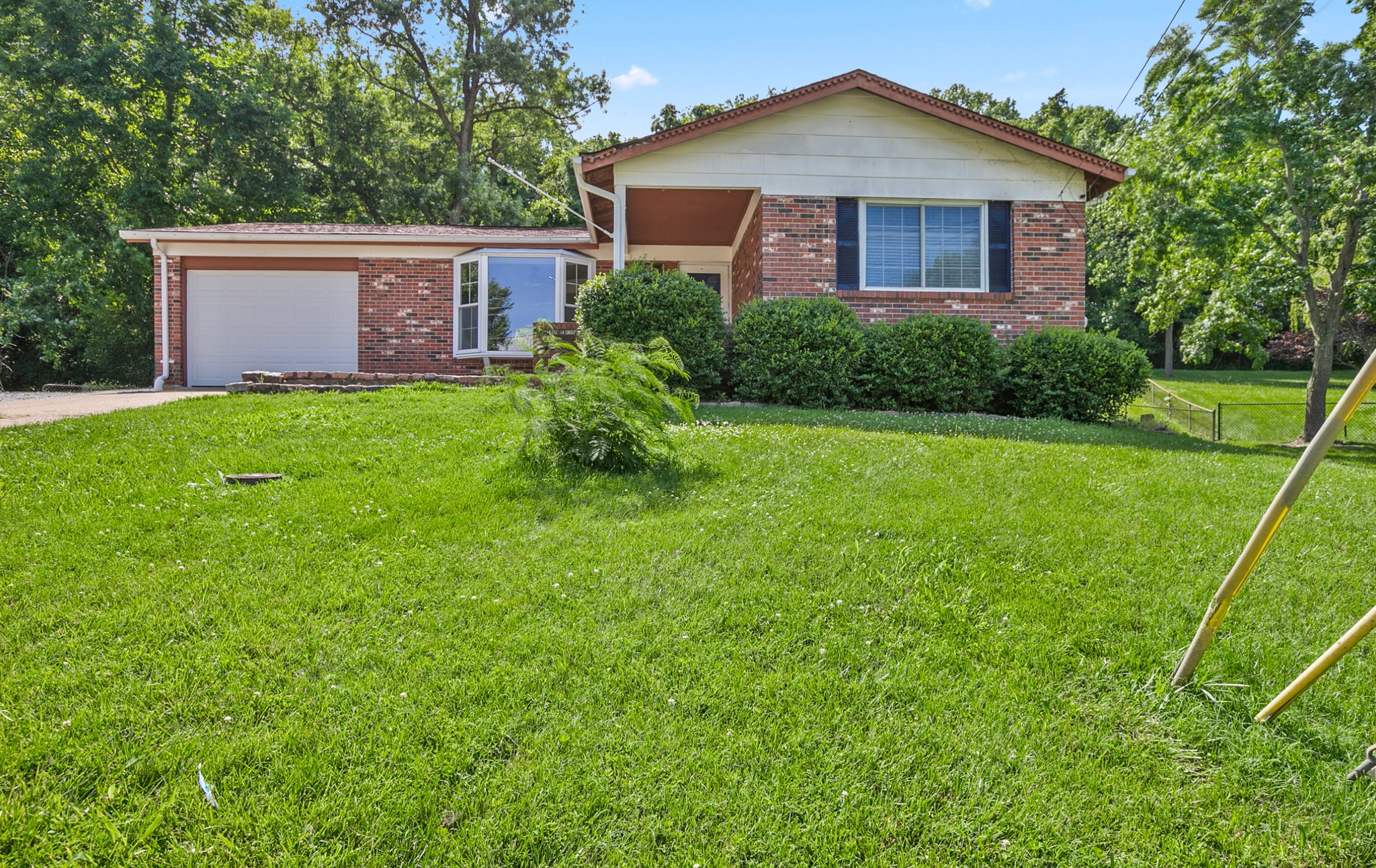 High Ridge House: 2813 Patti Ln