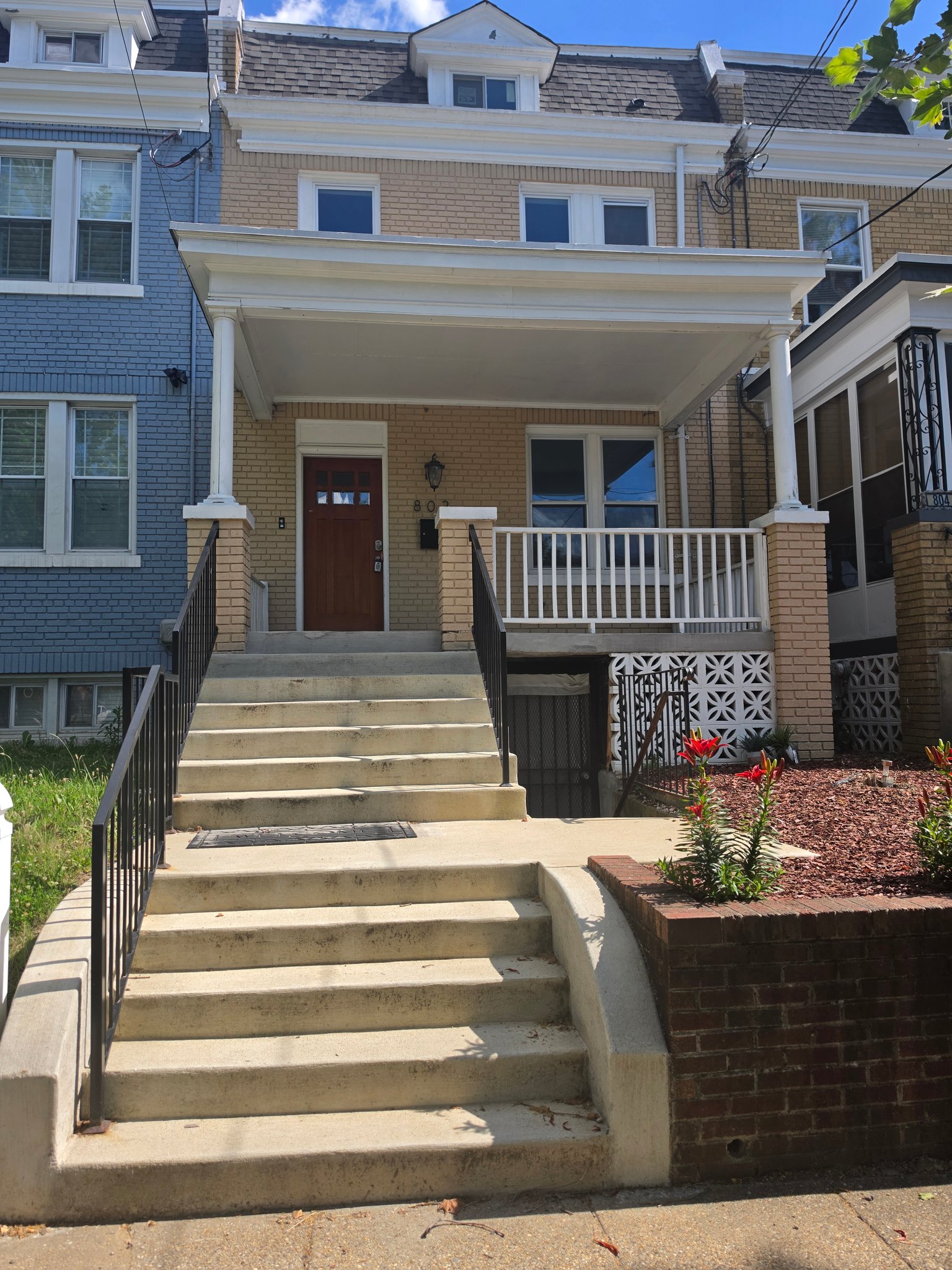 washington House: 802 farragut st nw