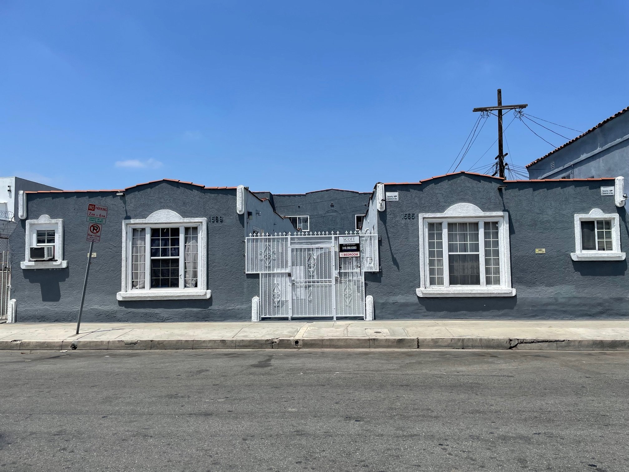 Los Angeles Apartment: 1565 S. Hobart Blvd