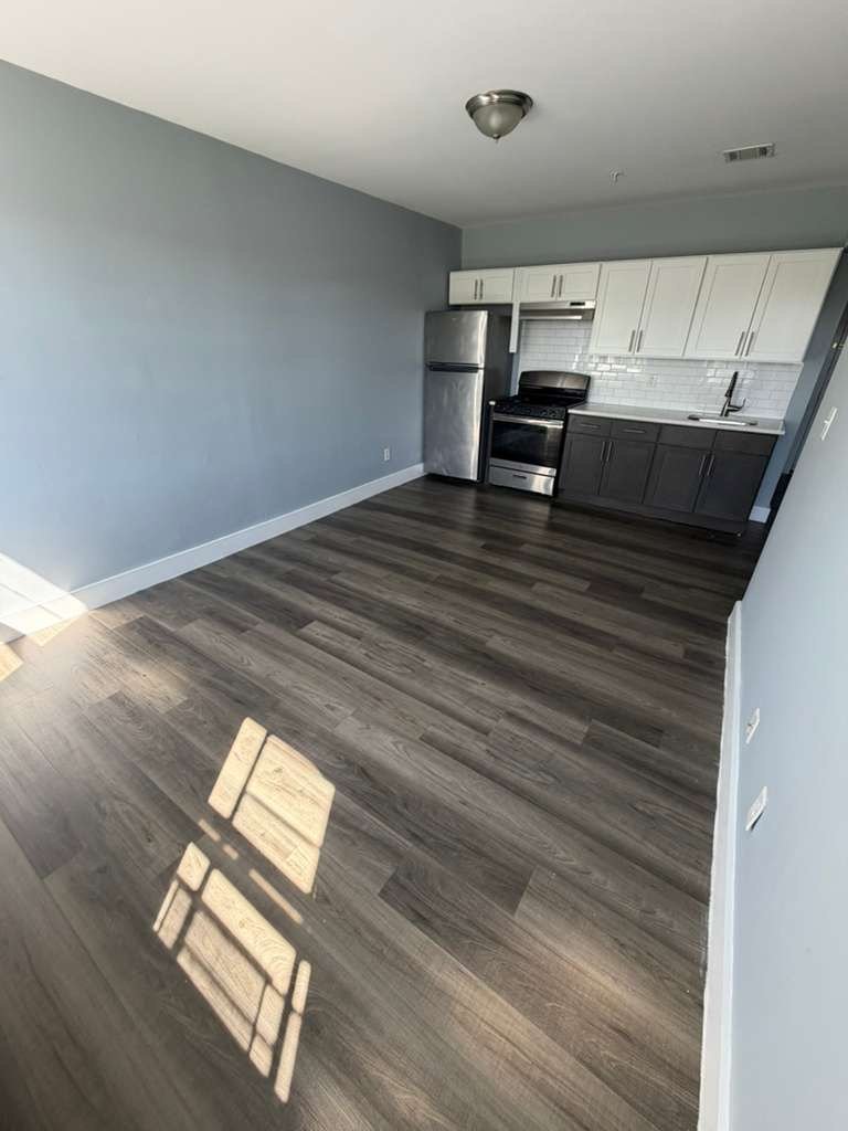Irvington Apartment: 175 Munn Ave