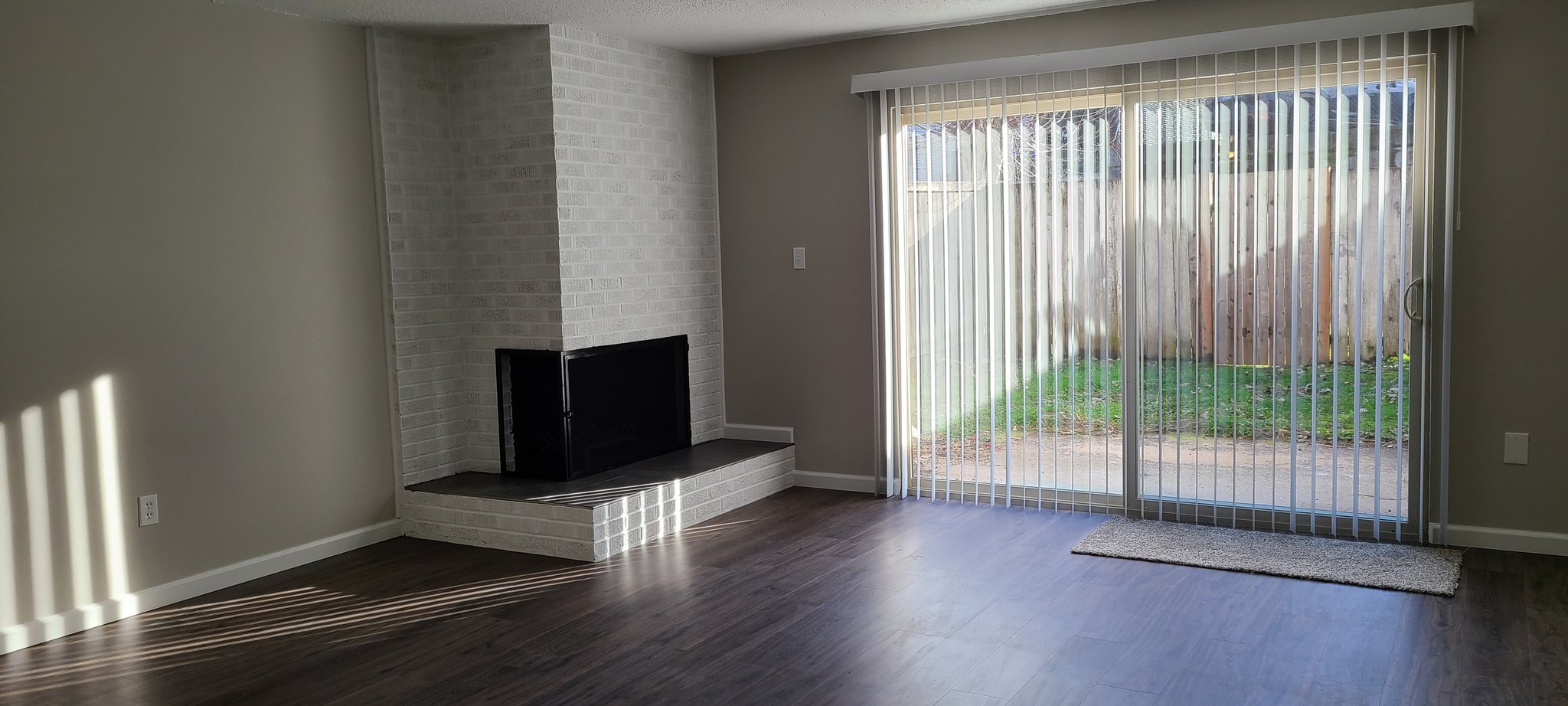 Kent Apartment: 23612 100th Avenue Southeast