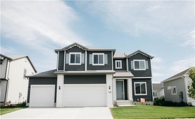 Vineyard House: 875 N Main St