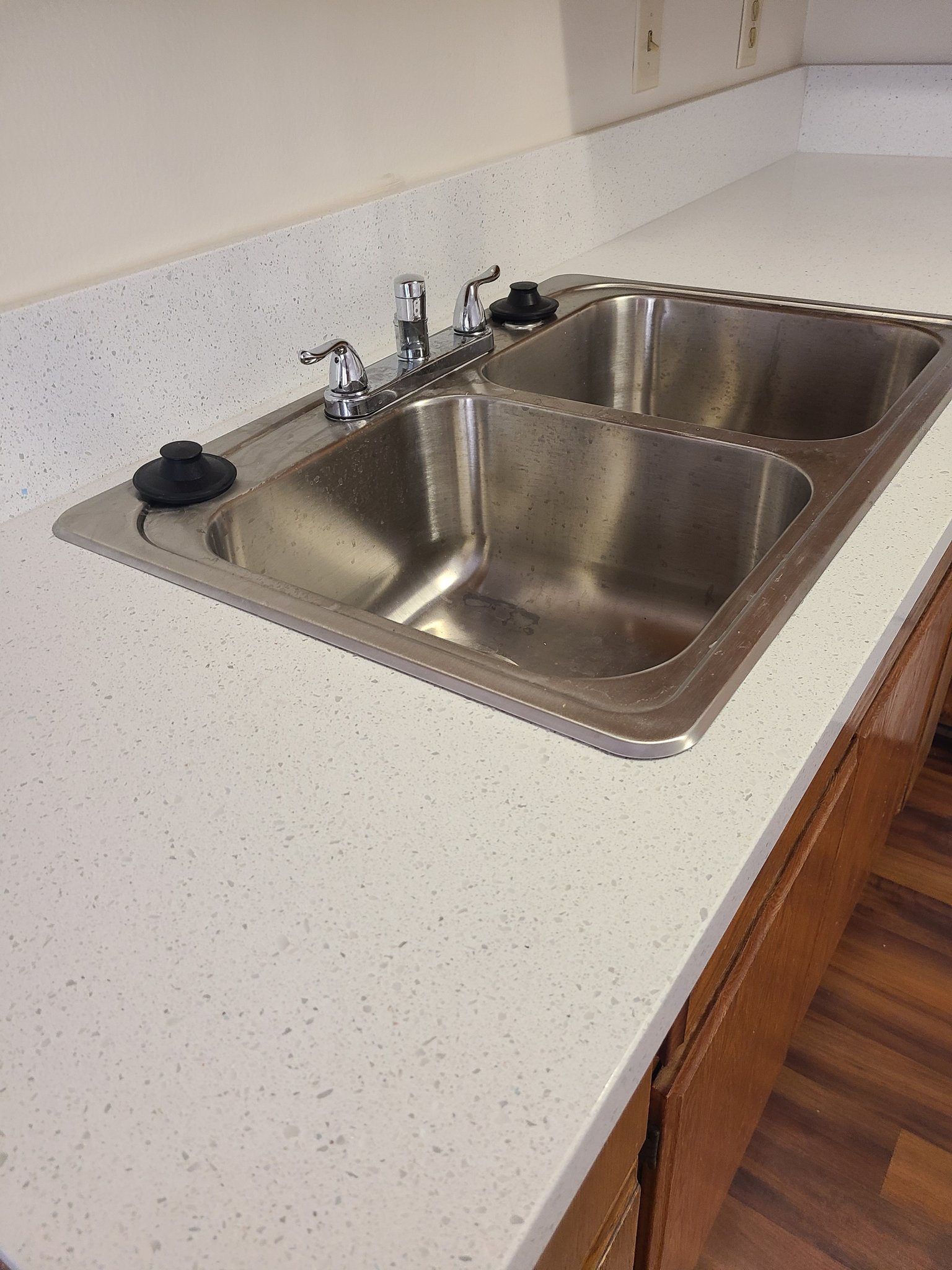 Long Beach Apartment: 645 Redondo Avenue
