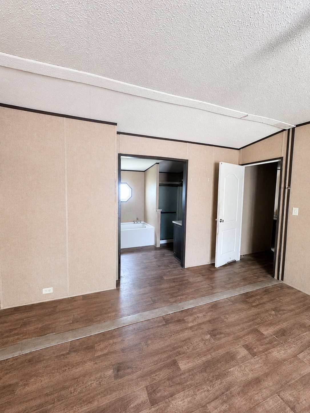 Devine House: 144 Pr 7758