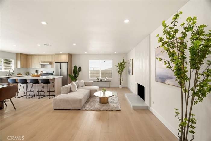 Santa Ana House: 5010 W Maurie Ave