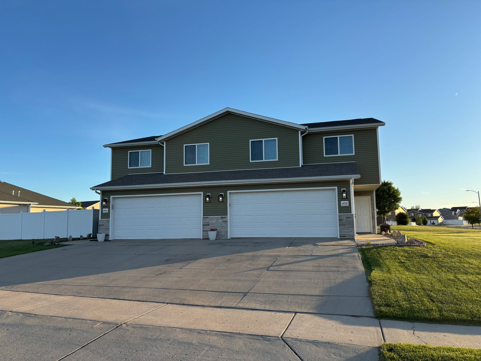 Bismarck Multiplex: 4918 Souris St