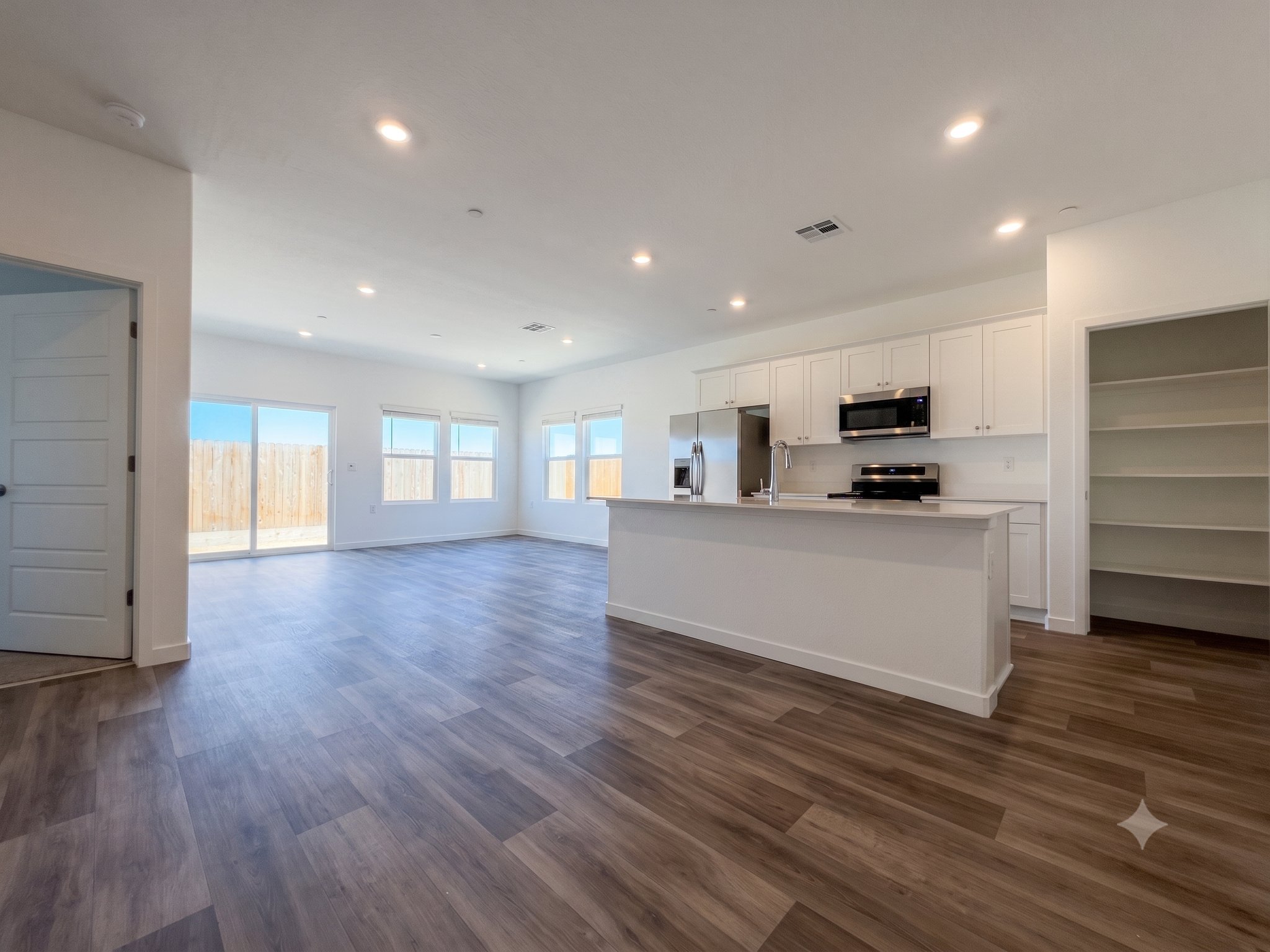 Fresno House: 3323 N Contessa Avenue