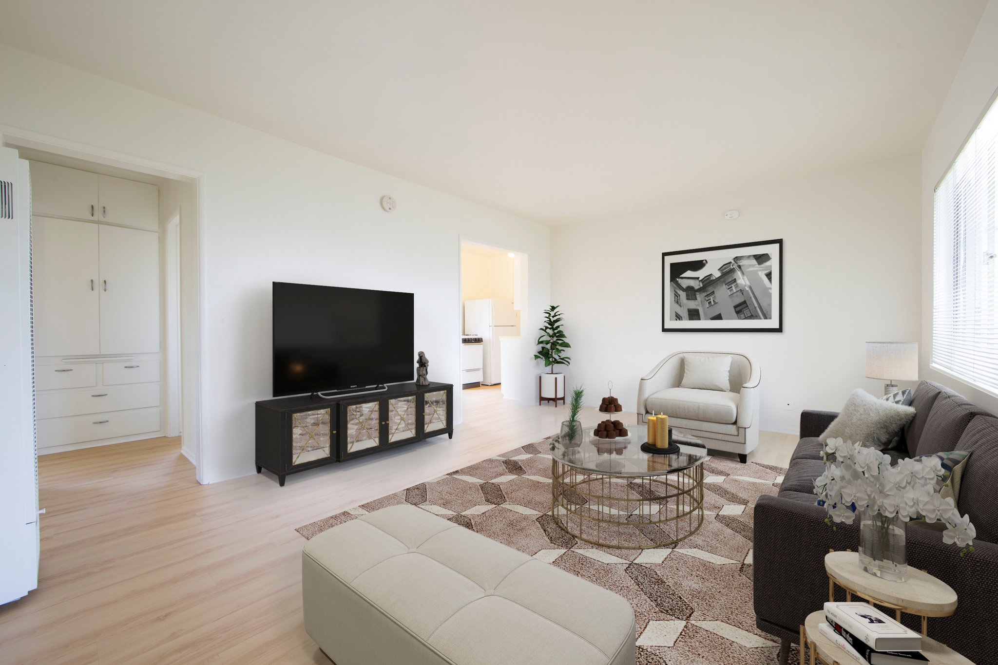 Los Angeles Apartment: 667-669 Levering Ave