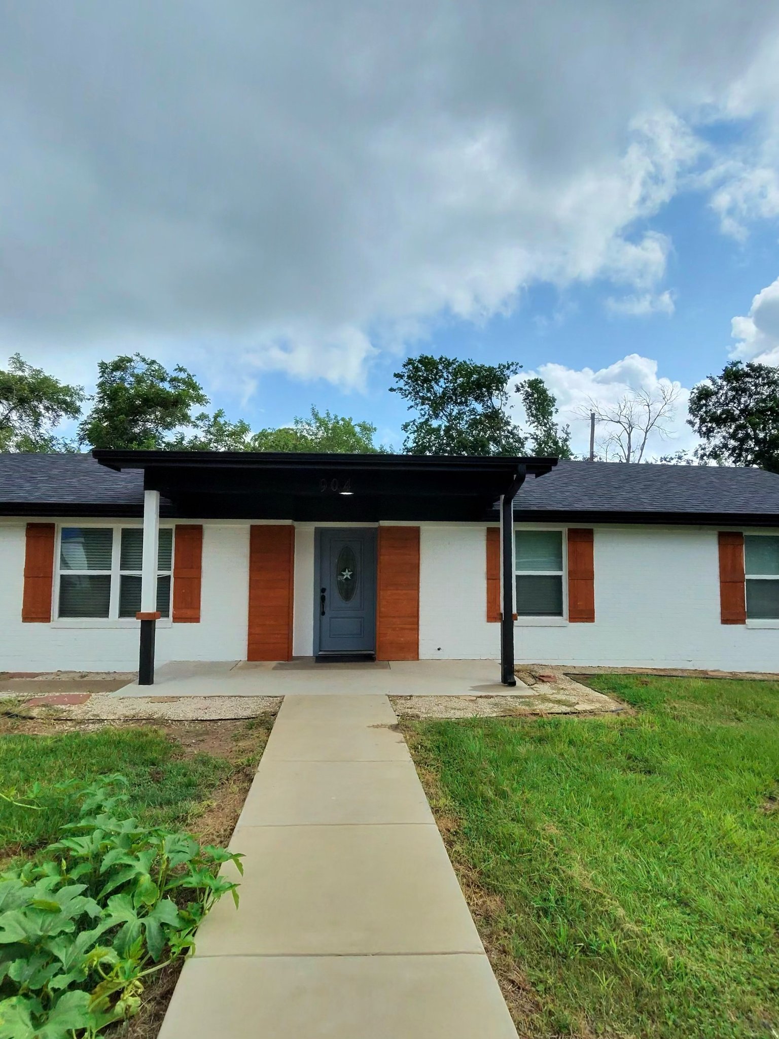Caldwell House: 904 Westview Circle