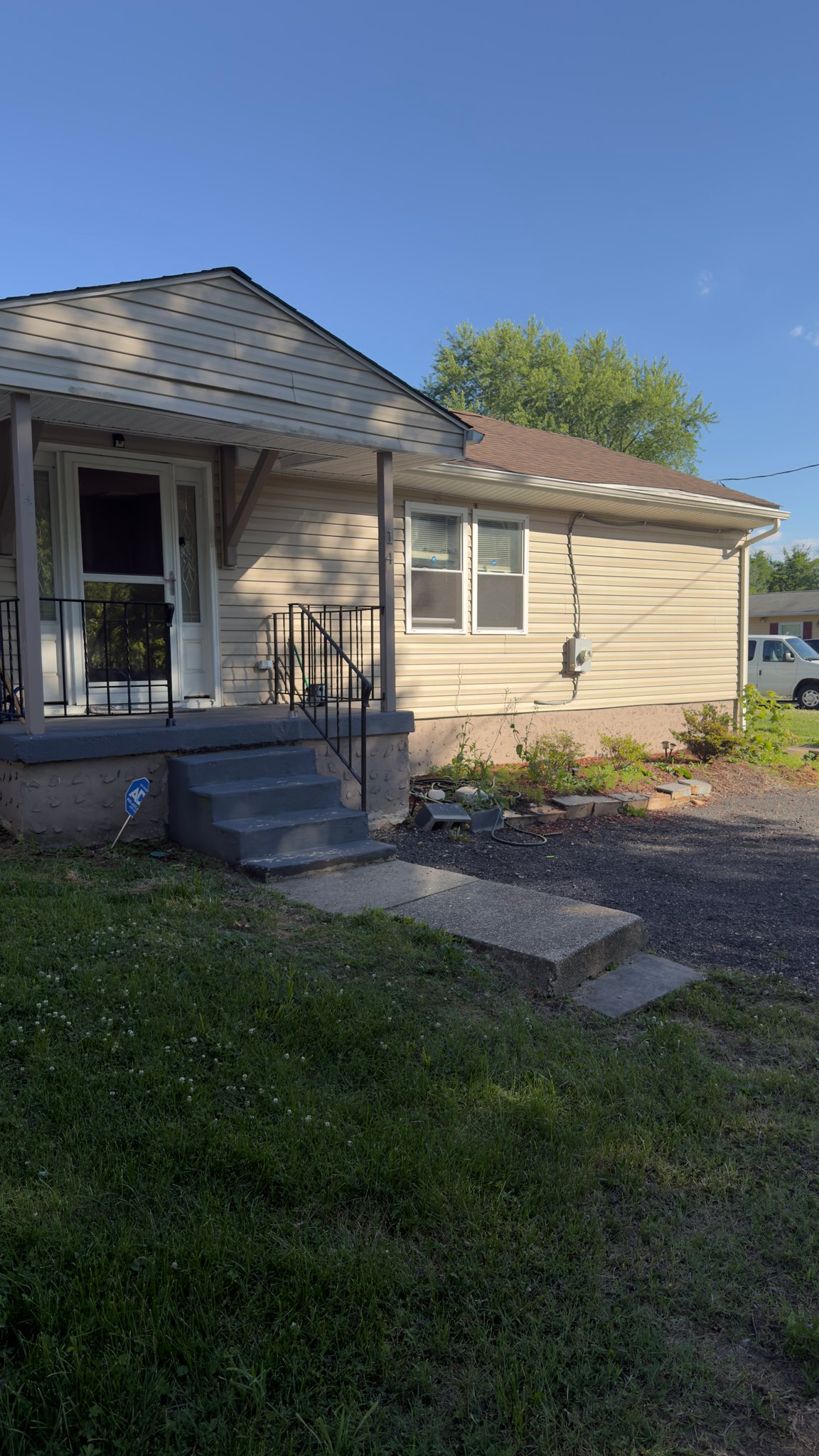 New Castle House: 14 Lincoln ave