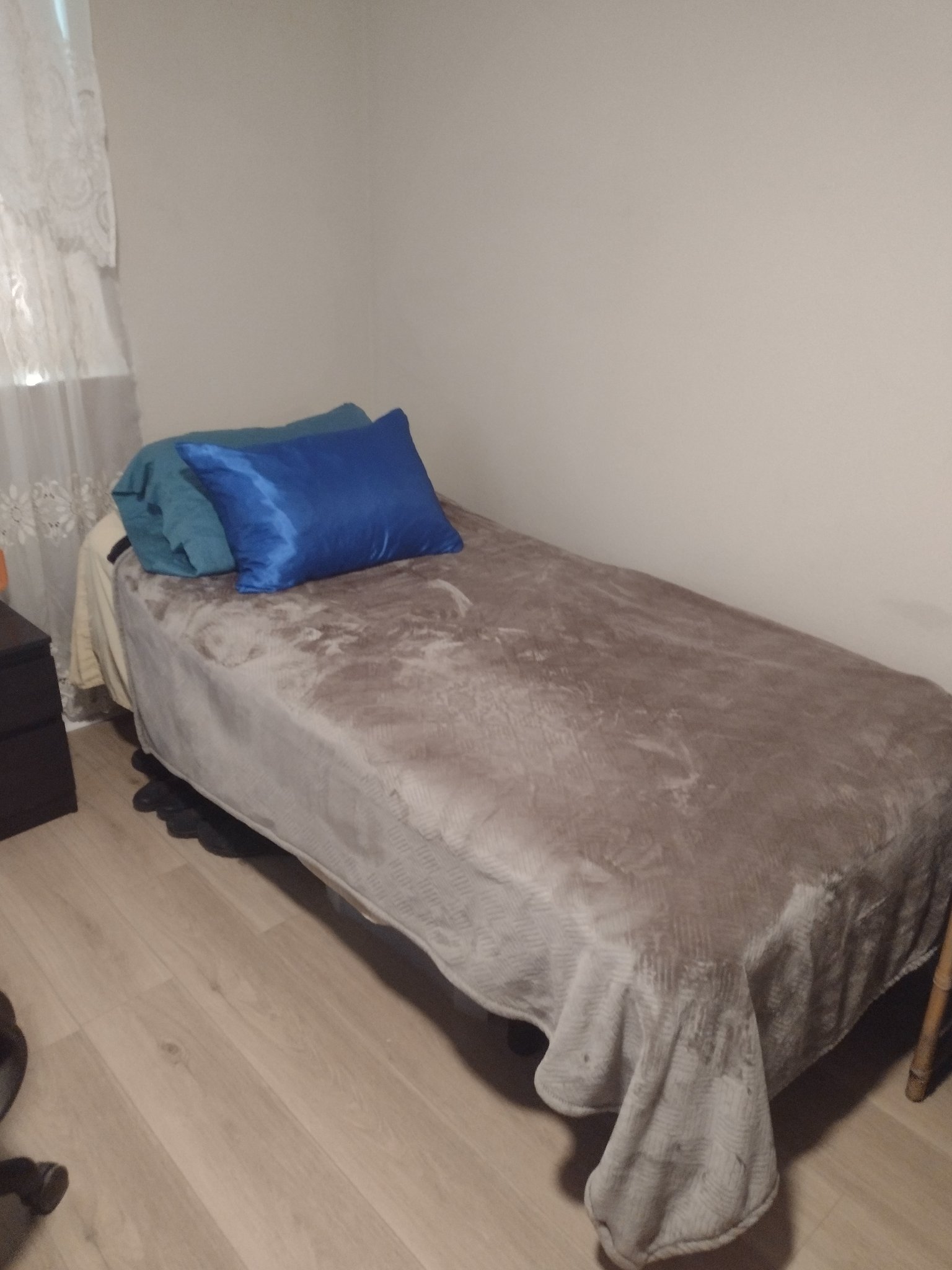 Rancho Cordova Single Room: 10000 Glenview Way