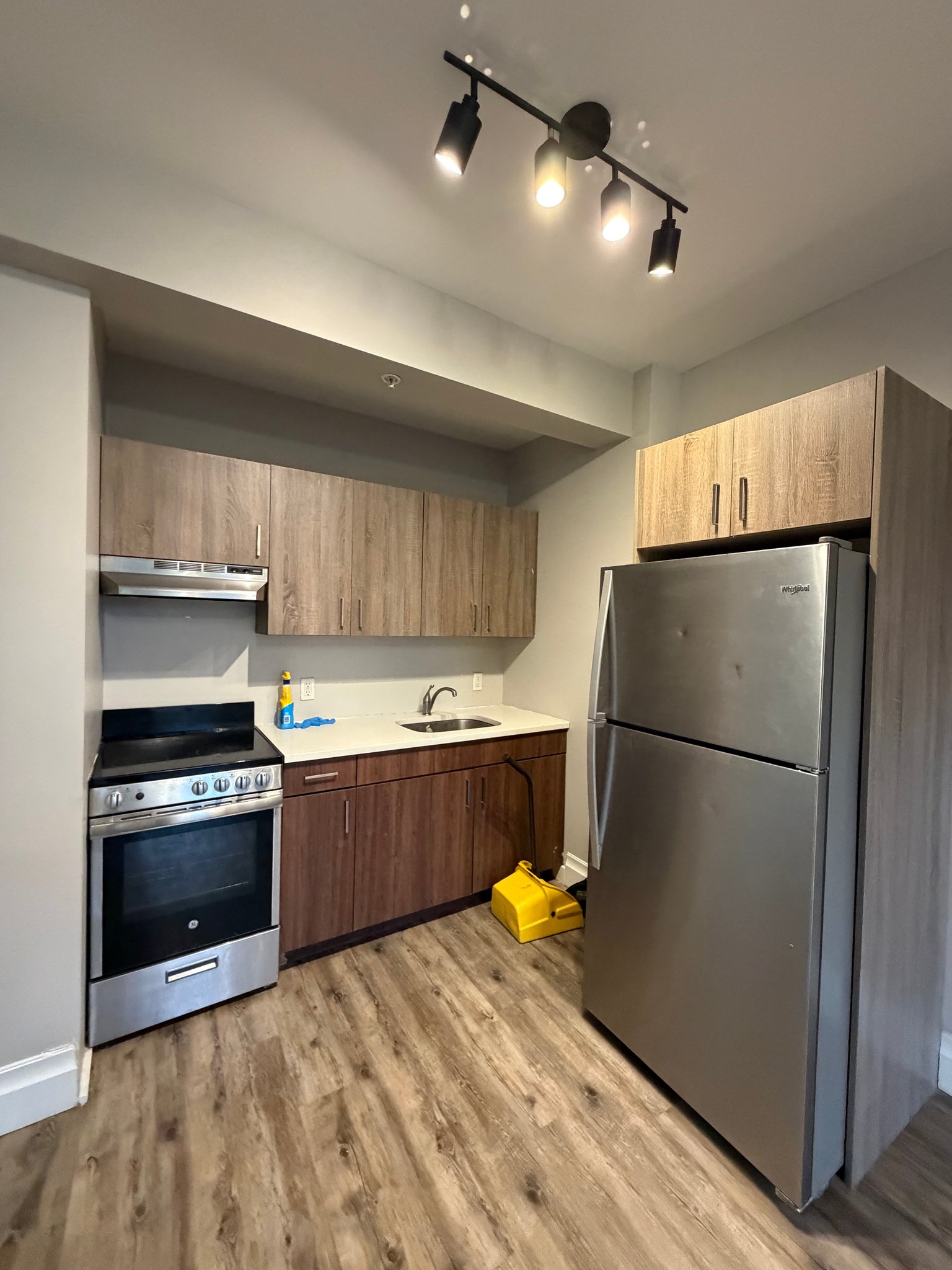 East Orange Apartment: 106 N Grove St