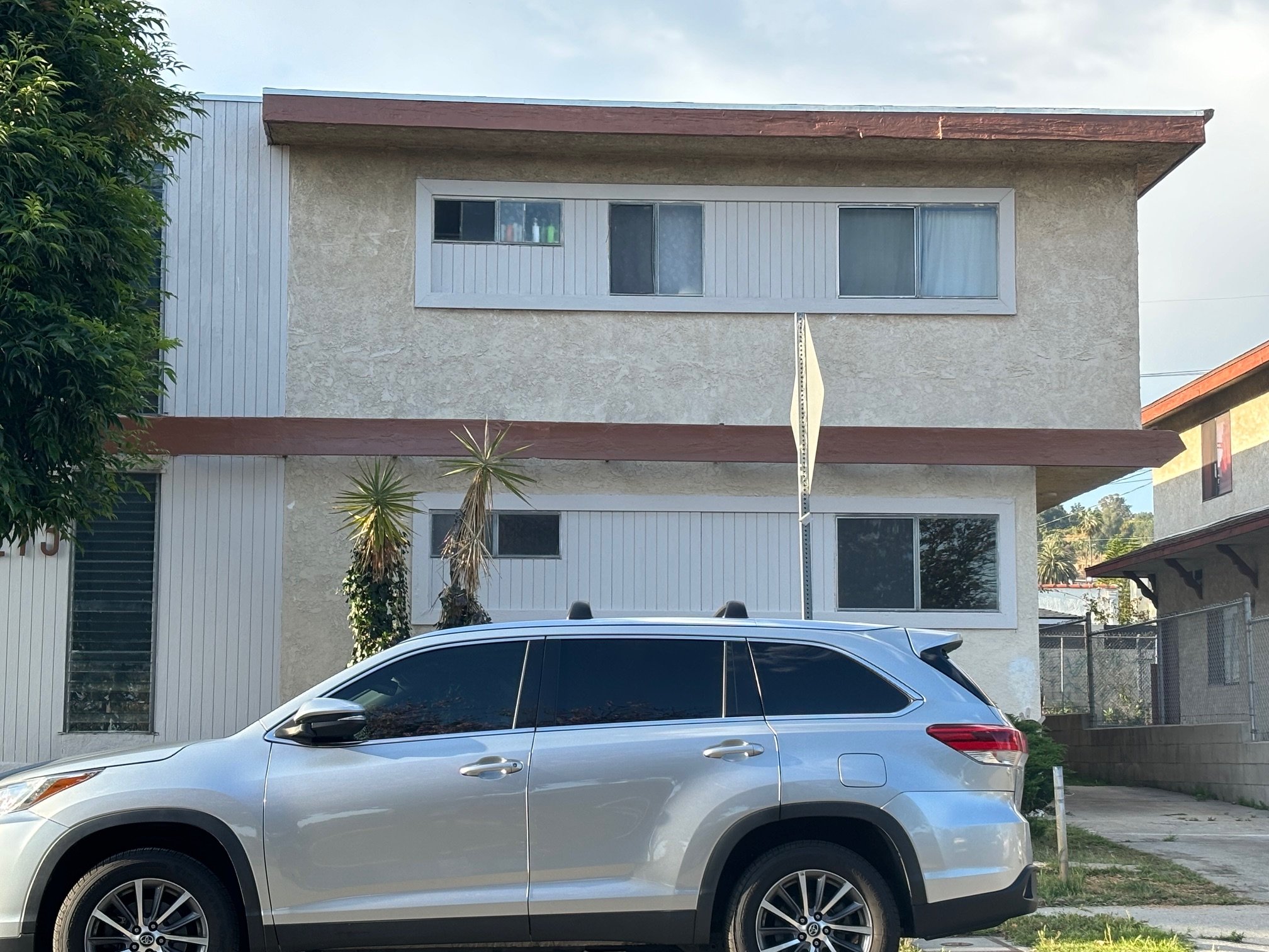 Los Angeles House: 5213 meridian st