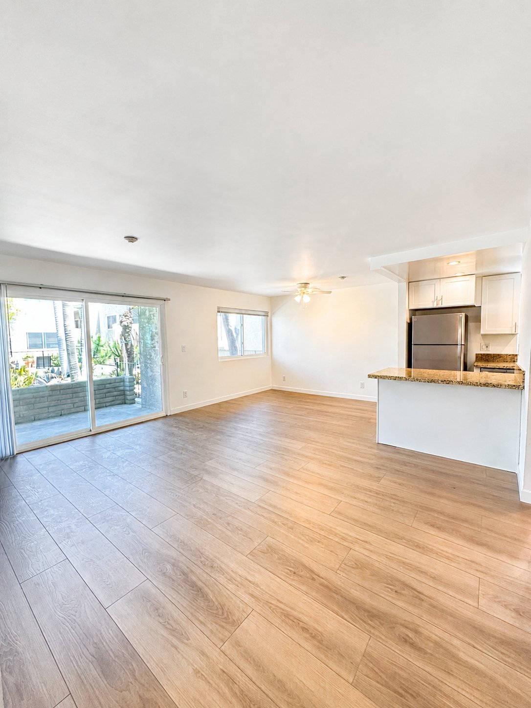 Redondo Beach Apartment: 108 N Helberta Ave