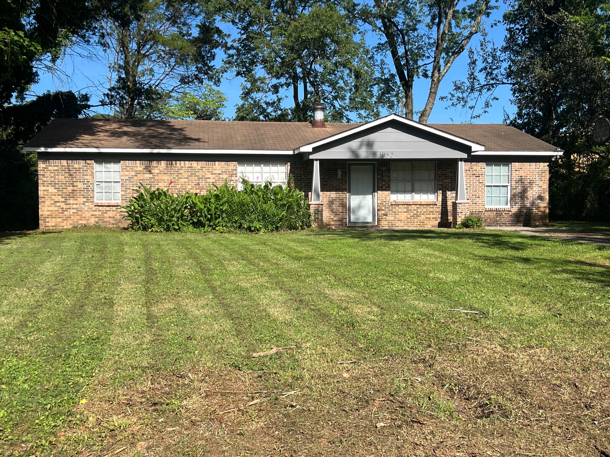 Huntsville House: 3952 Tanglebush Ln NW