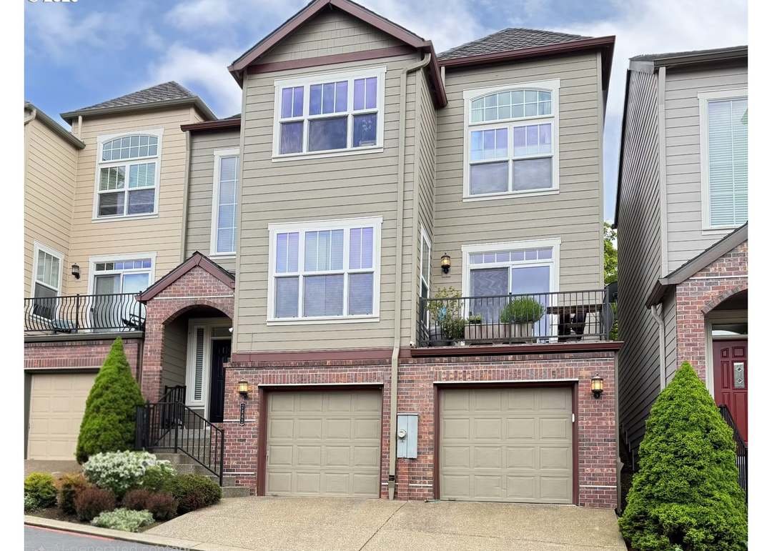 Portland Townhome: 2442 NW Burnett St