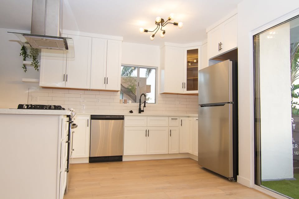 Los Angeles Apartment: 3666 Greenfield Ave