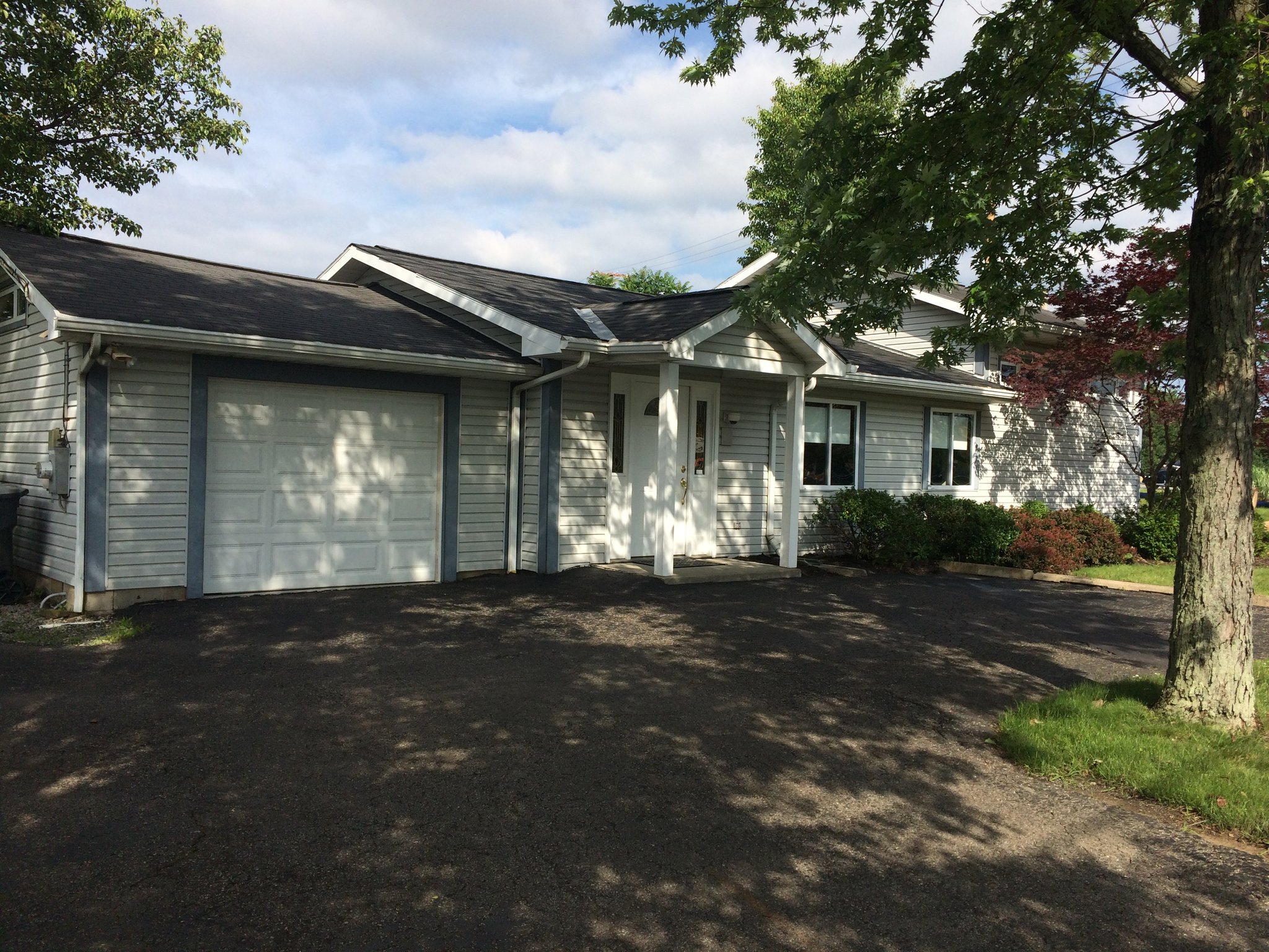 Cranberry Township House: 143 Robinhood Dr
