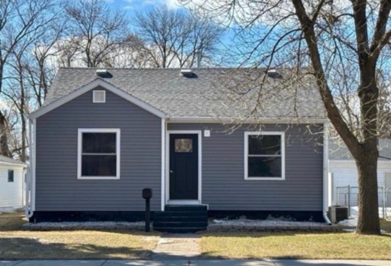 Thief River Falls House: 105 Arnold Ave N