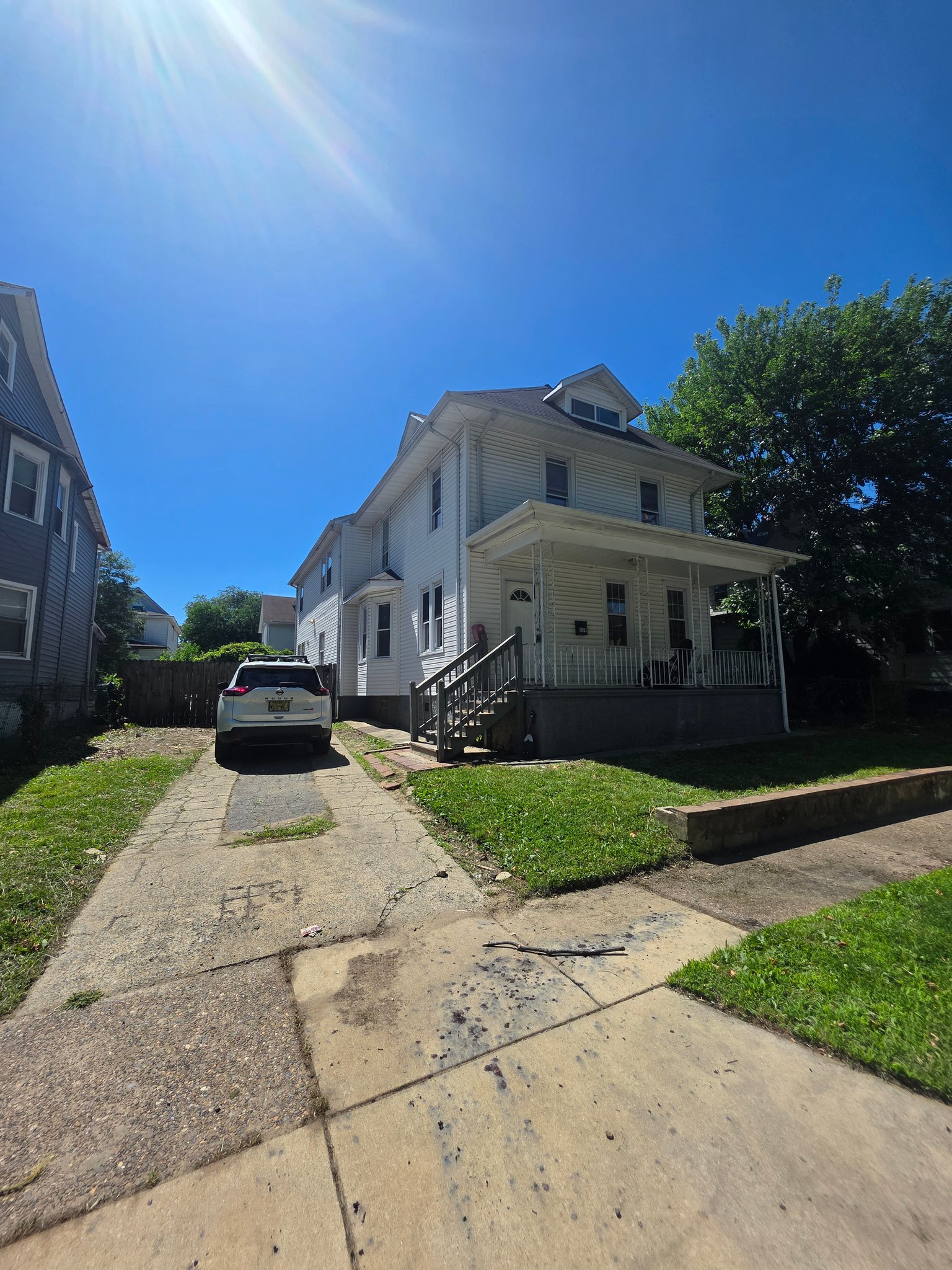 Oaklyn House: 119 Evergreen Ave