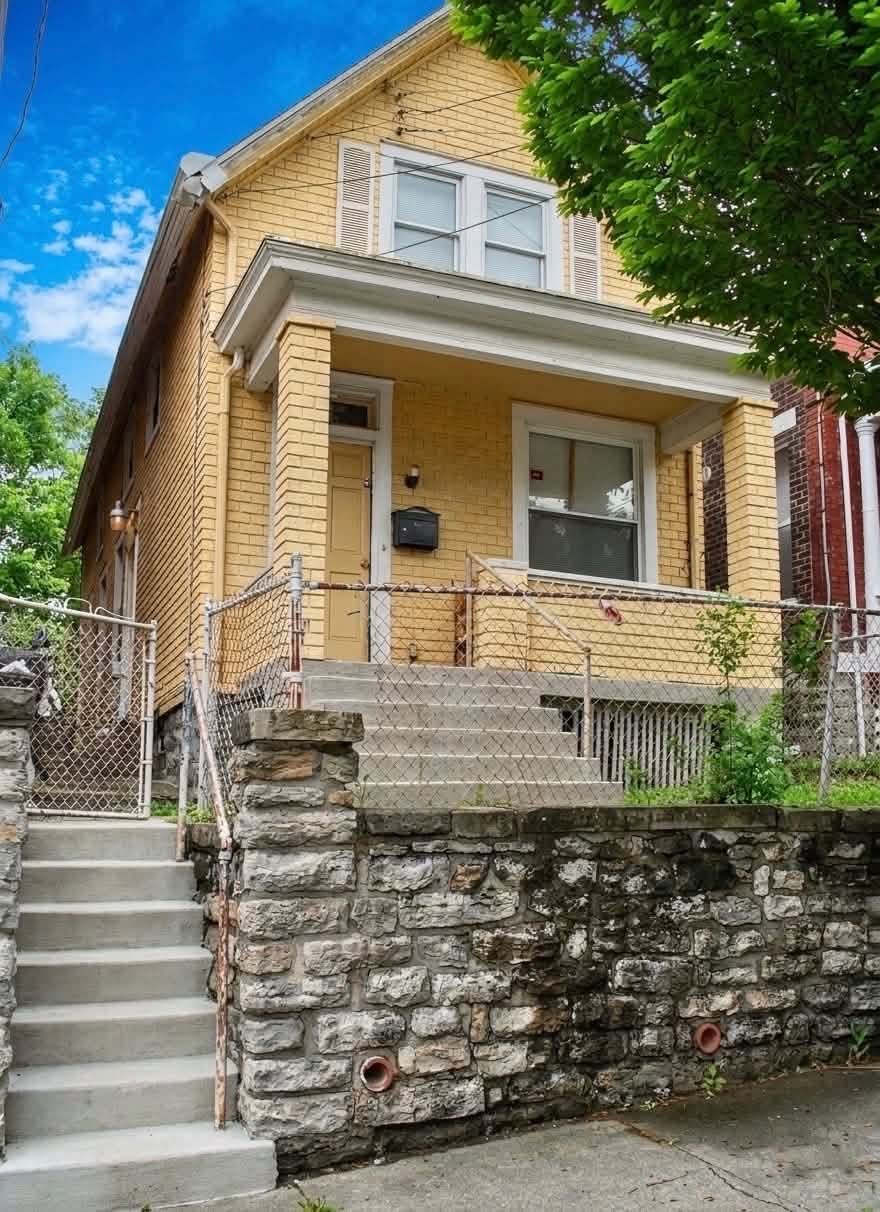 Cincinnati House: 2335 Wheeler St